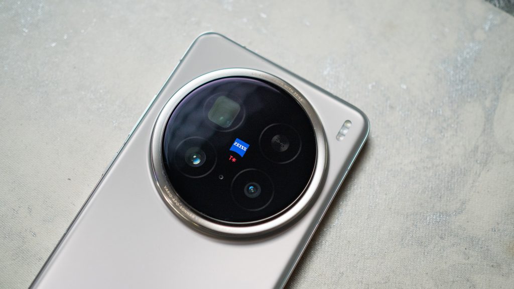 vivo X200 Pro 深度评测：2 亿长焦 + 6000mAh 续航，仪器级测试揭秘全能旗舰真实体验