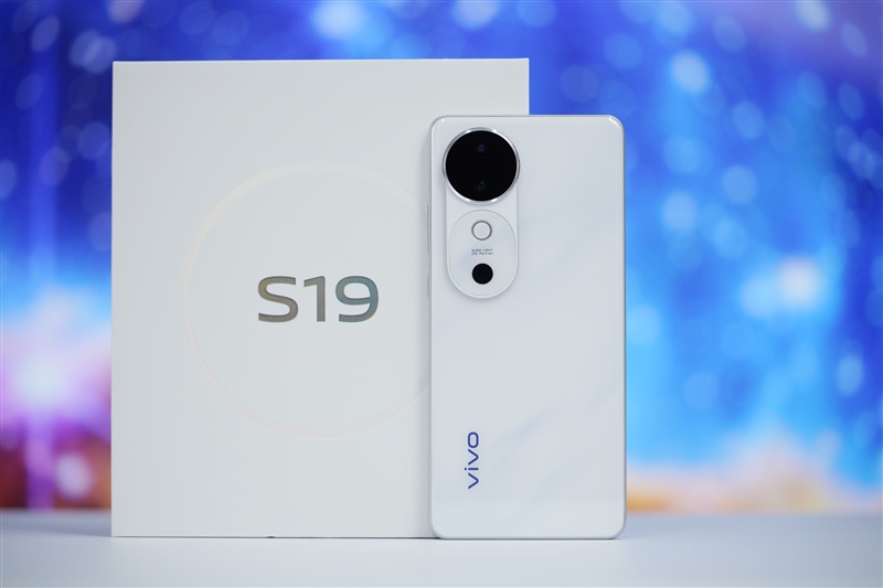 vivo S19 全面深度评测:7.19mm 轻薄机身藏 6000mAh 大电池,2K 价位人像续航双料标杆 vivo S19 全面深度评测:7.19mm 轻薄机身藏 6000mAh 大电池,2K 价位人像续航双料标杆