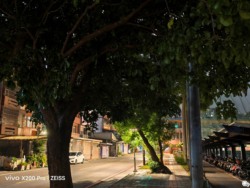 vivo X200 Pro 深度评测:2 亿长焦 + 6000mAh 续航,仪器级测试揭秘全能旗舰真实体验 vivo X200 Pro 深度评测:2 亿长焦 + 6000mAh 续航,仪器级测试揭秘全能旗舰真实体验